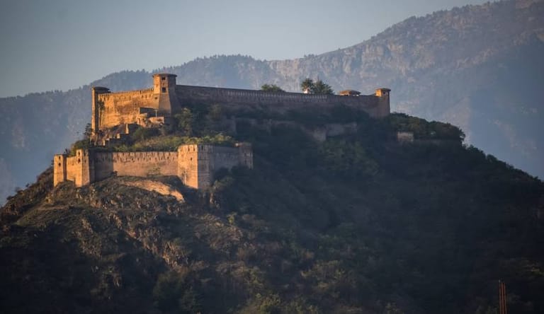 how-to-reach-hari-parbat-fort-srinagar