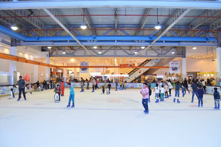 ice-skating-in-srinagar