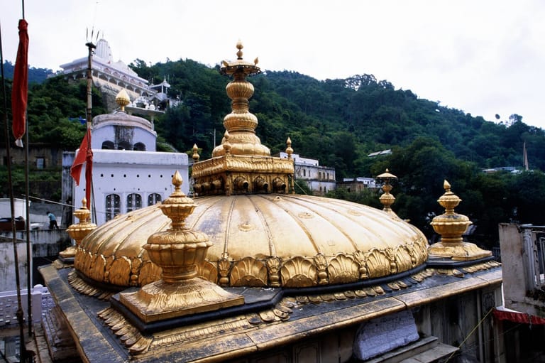 jawala-devi-jawala-mukhi-temple-himachal-pradesh-india