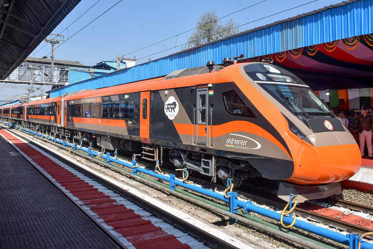 vande-bharat-from-delhi-to-srinagar