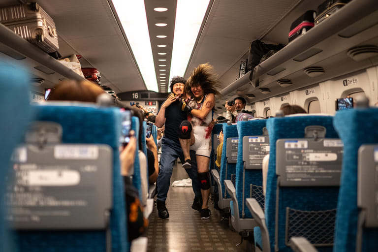 zombies-in-japan-train