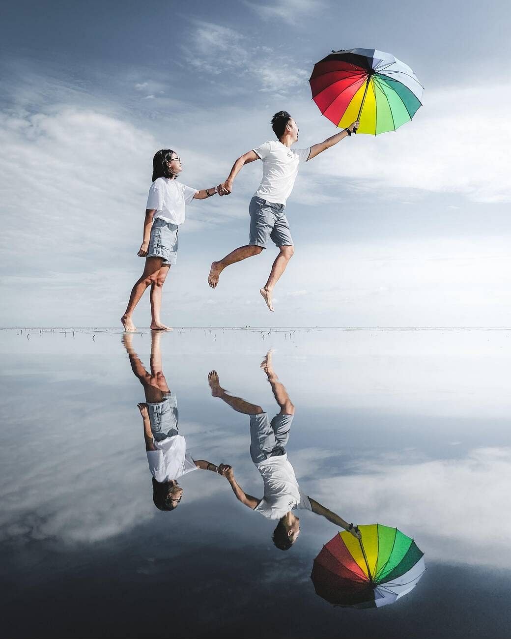 couple-in-reflection-sky-mirror