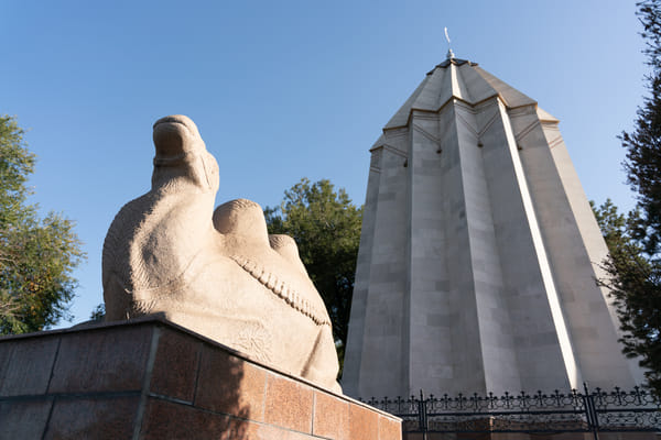 rayymbek-batyr-memorial