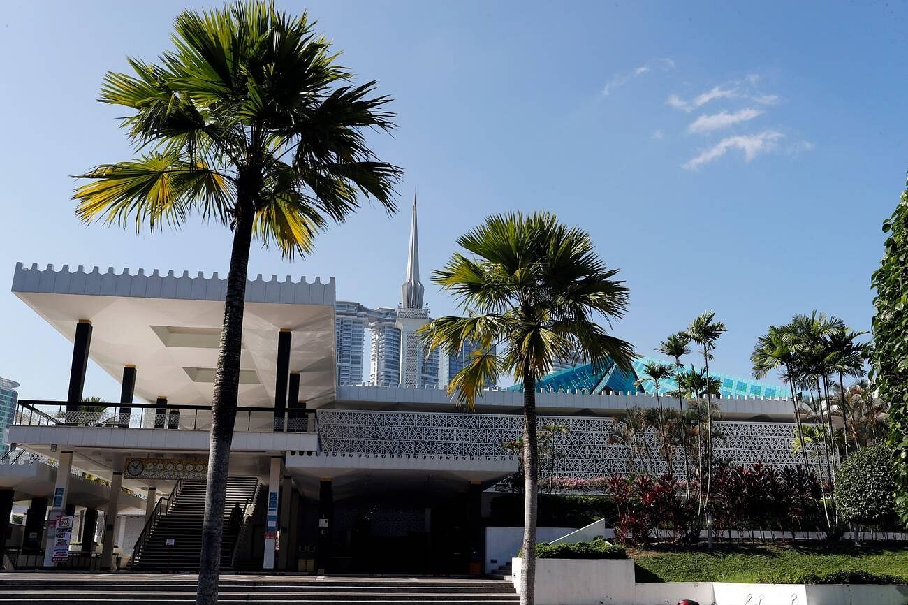 the-national-mosque-or-masjid-negara-kuala-lumpur-malaysia