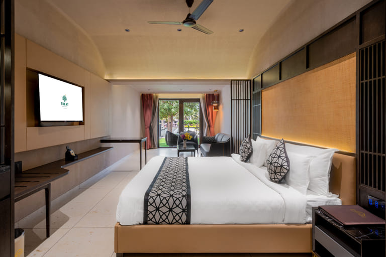 resorts-and-hotles-in-khanvel