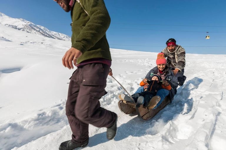 sledging-in-gulmarg