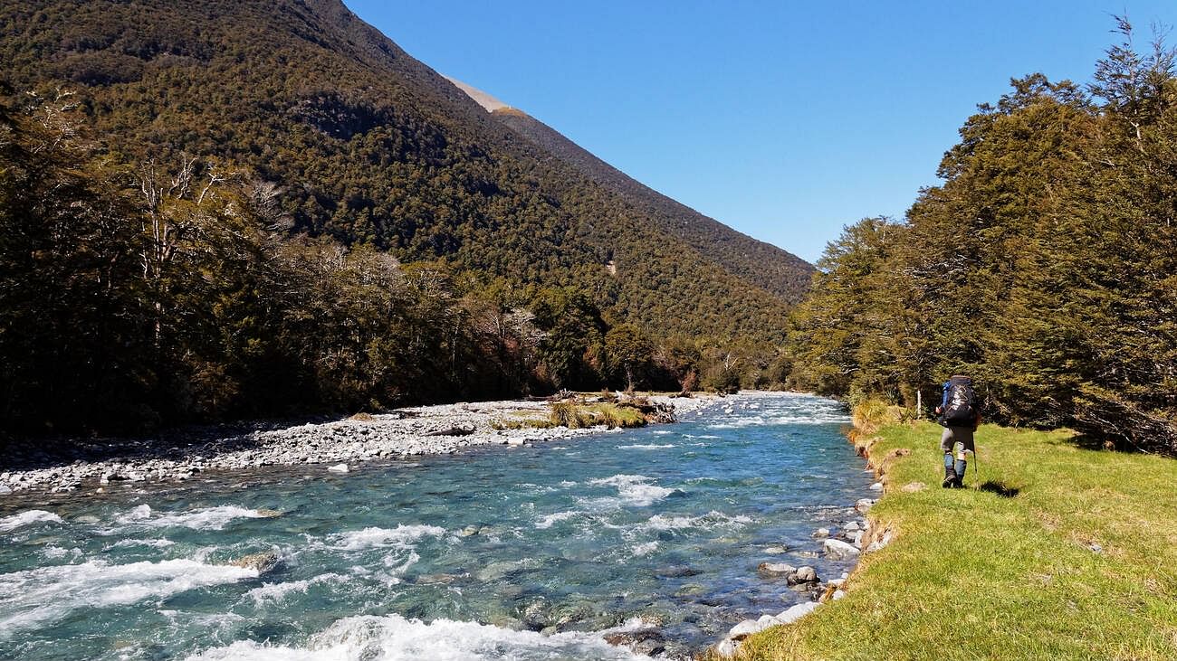 salnai-lakes-trek