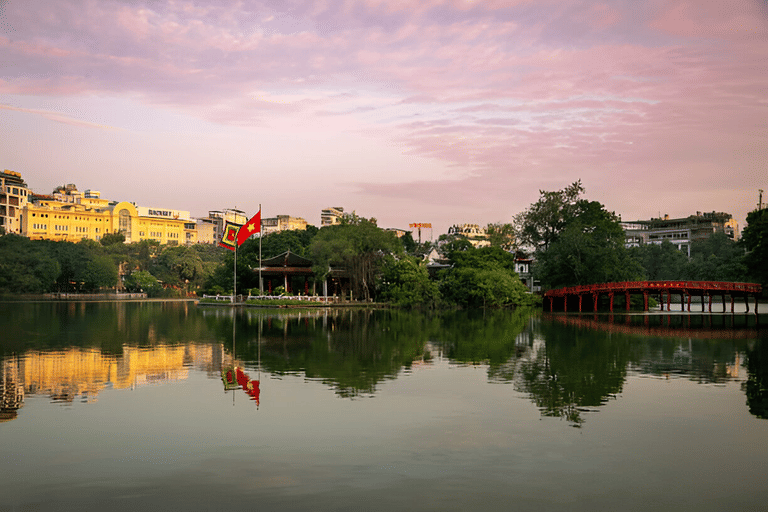 a-picture-of-hoan-kiem-lake