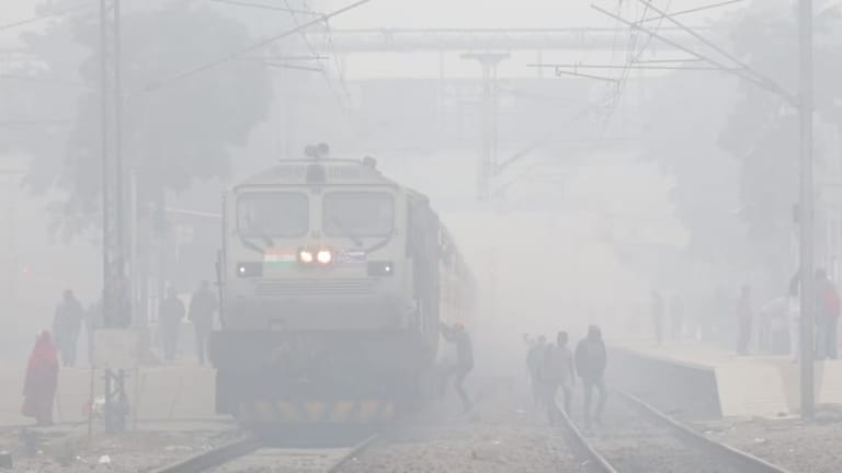 dense-fog-disrupts-trains-and-flight-services-in-delhi