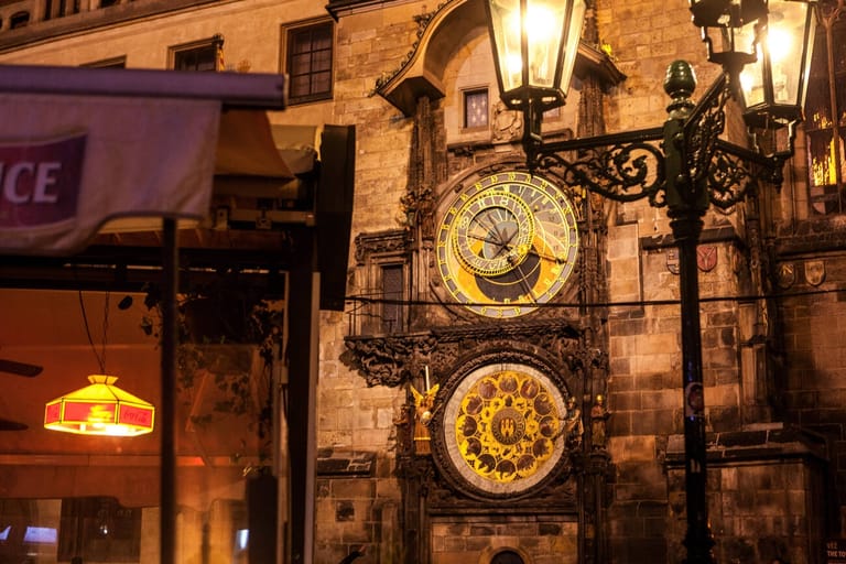 most-famous-astronomical-clock-in-prague