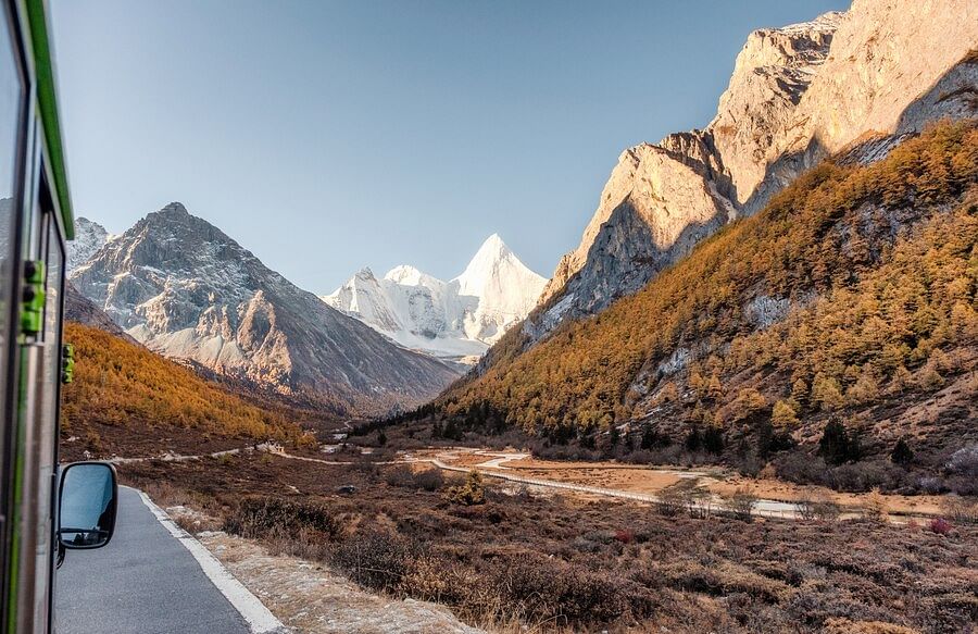 How to reach Pahalgam from Delhi