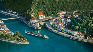 Eurolite Backpacking: 11Days Europe Tour Package
