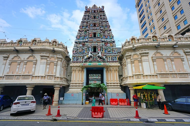 sri-mahamariamman-temple-the-oldest-hindu-temple-in-kuala-lampur