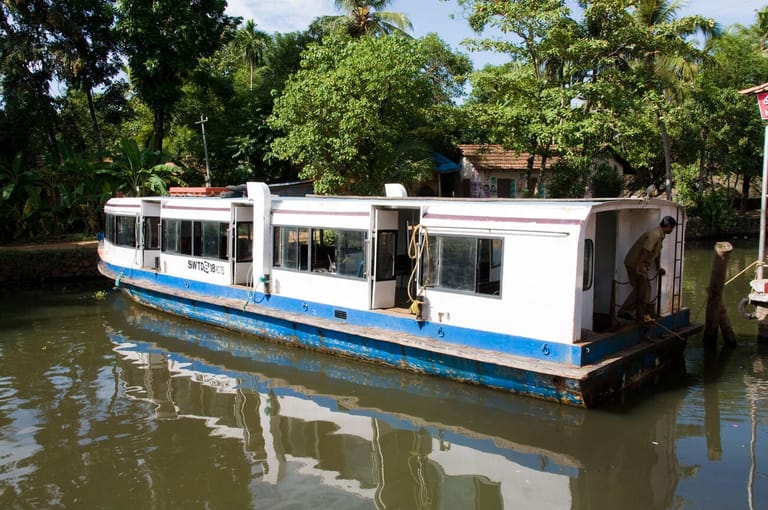public-ferry-boat-in-kumarakom-backwaters-kerala-india