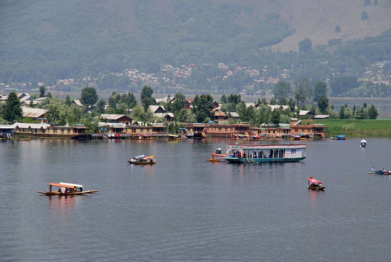 nigeen-lake-vs-dal-lake