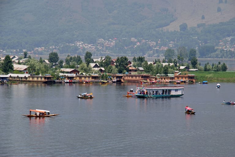 nigeen-lake-vs-dal-lake