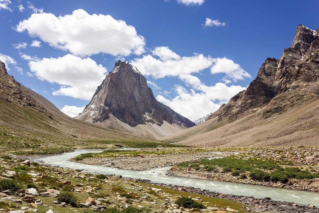 mount-gumbok-rangjon-on-the-darcha-padum-trekking-route-in-the-zanskar-valley-in-ladakh
