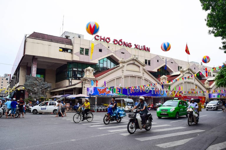 dong-xuan-market-in-hanoi-capital