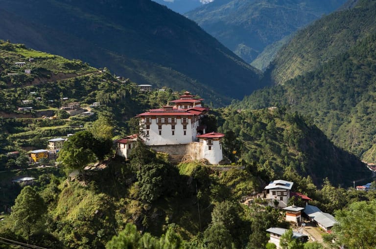 lhuentse-dzong-bhutan