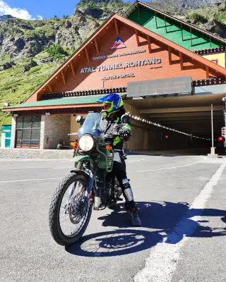 ladakh-luxury-trip-delhi-srinagar-9n-10d