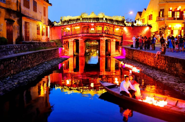 japanese-covered-bridge-hoi-an-vietnam
