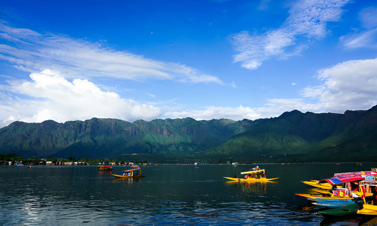 kashmir-in-summers-vs-winters