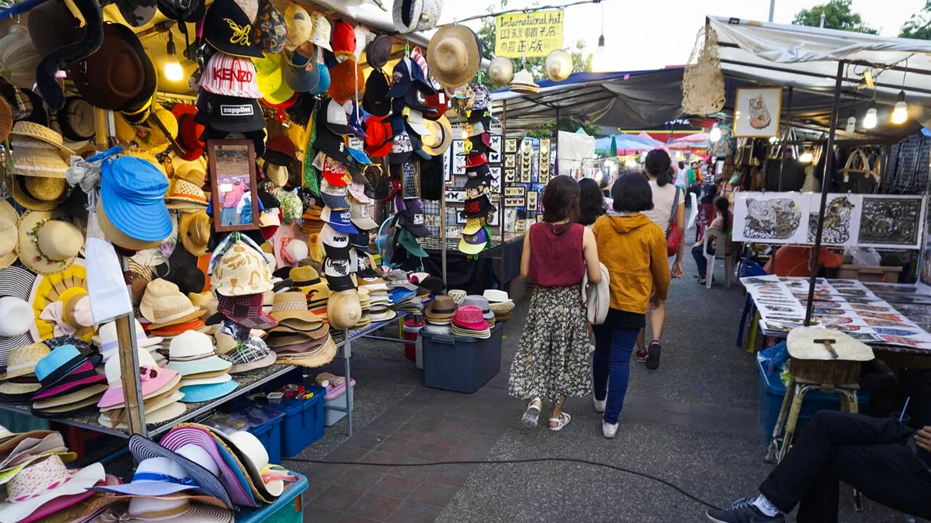Tha Pae Walking Street