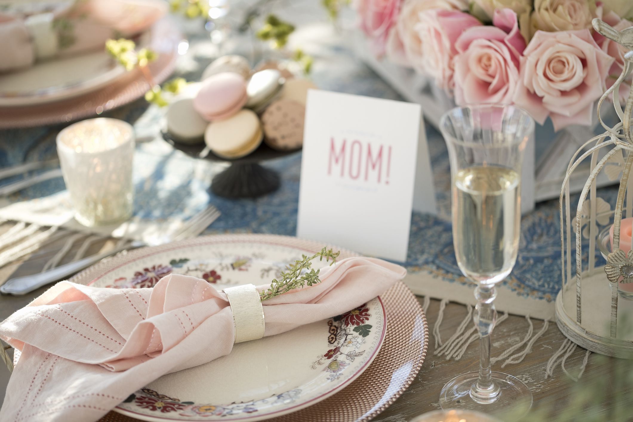 restaurants-in-delhi-for-mothers-day