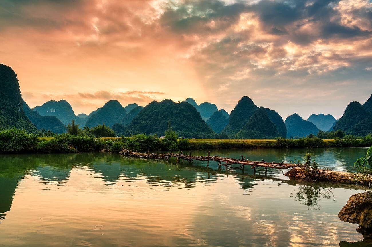 beautiful-sunset-sky-over-phong-nam-valley