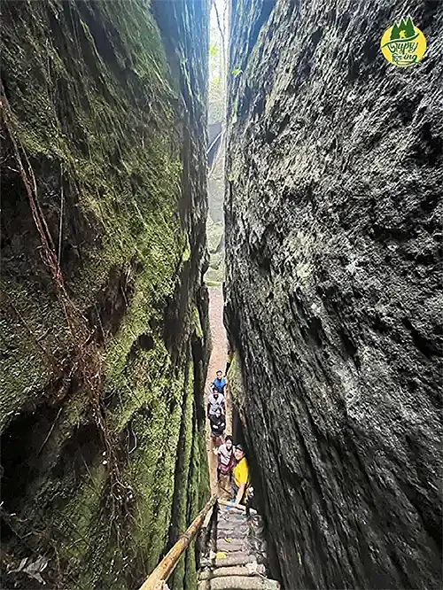 mawlyngbna-split-rock-meghalaya