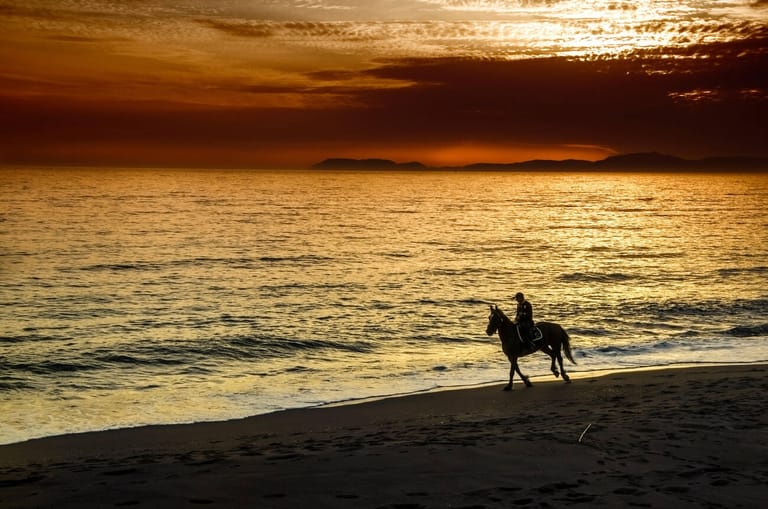 horseback-riding-on-bali-beaches