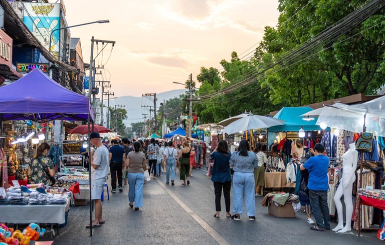 the-pae-walking-street