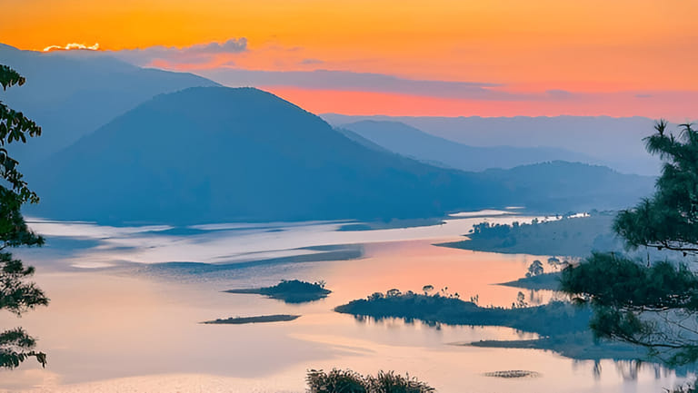sunset-over-umiam-lake