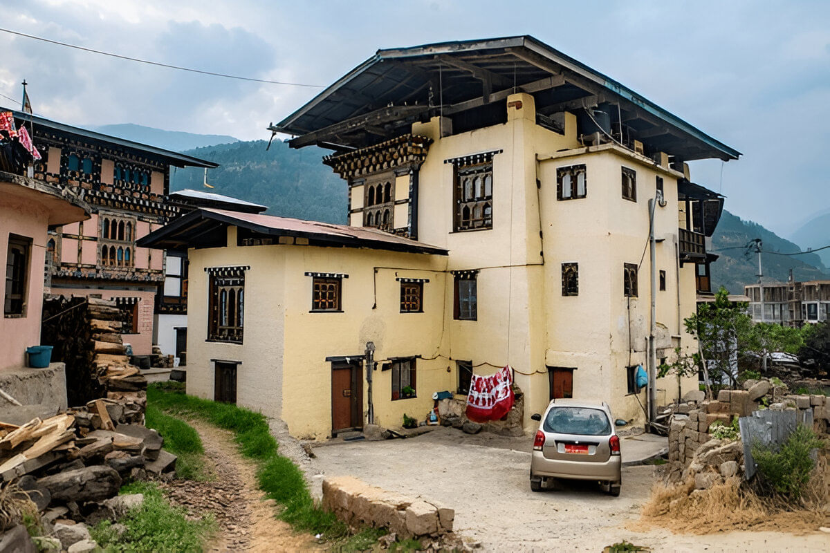 traditional-bhutanese-home-stsy-chimi-lhakhang-punakha