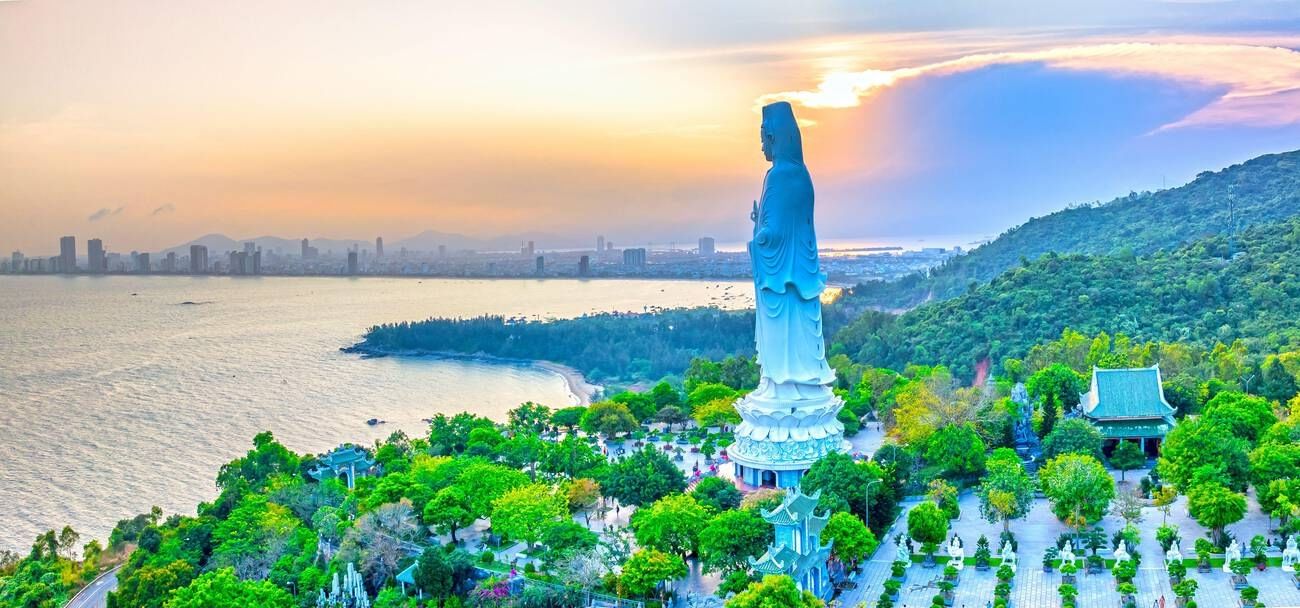 son-tra-peninsula-da-nang-vietnam