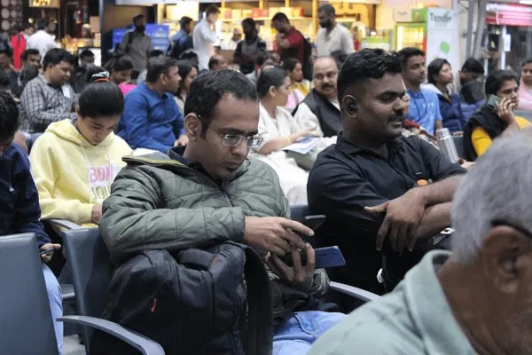 passengers-waiting-area-at-airport-india