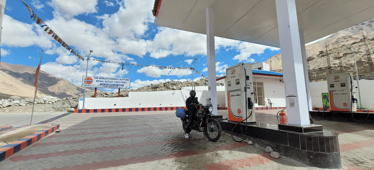 petrol-pumps-on-manali-leh-highway