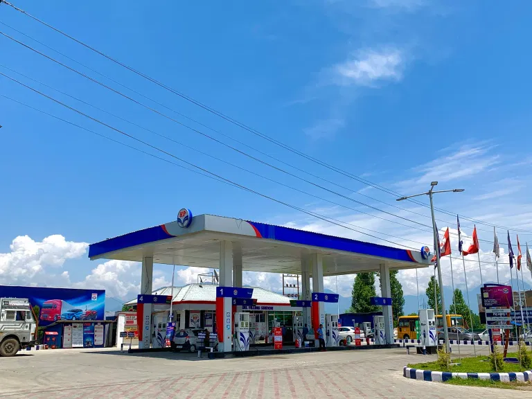 fuel-filling-station-petrol-pumps-on-srinagar-leh-highway