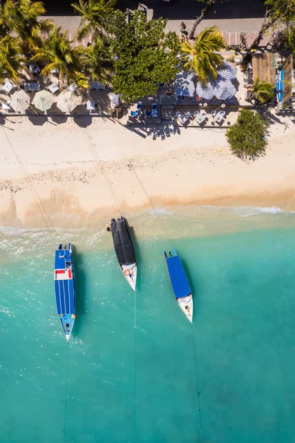Bali Group Tour Package: Gili and Nusa Penida Island