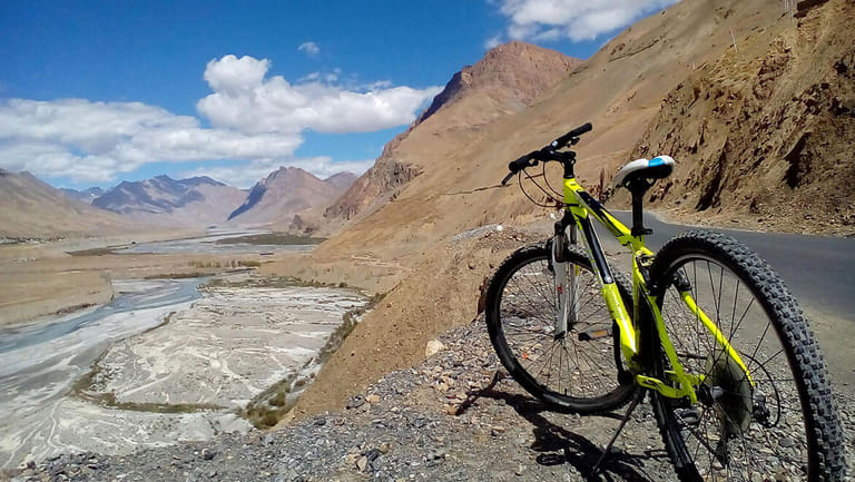 cycle-the-road-from-kunzum-to-kaza
