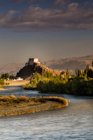 Mountain Roads, Border Villages & Bike Trip to Ladakh