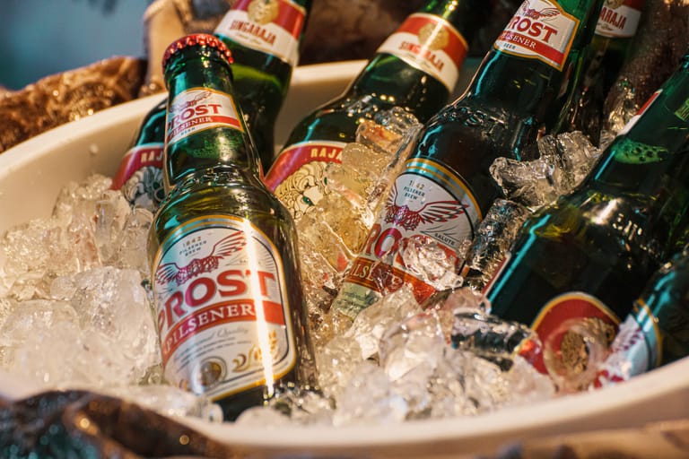 beer-drinking-etiquette-in-vietnam