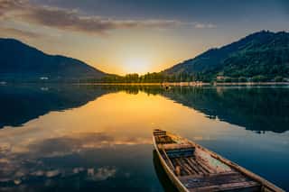 kashmir-dal-lake-during-sunset